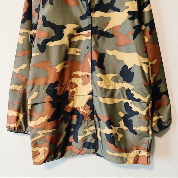 Herschel NWT Women’s Voyage Long Coach Jacket Woodland Camo Print Size Medium - Picture 4 of 15